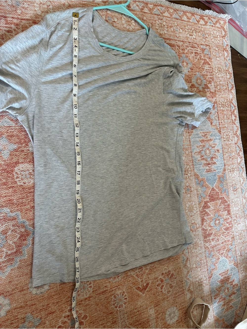 Lululemon men’s Heather gray cotton short sleeve tshirt fits like a medium - Picture 5 of 6